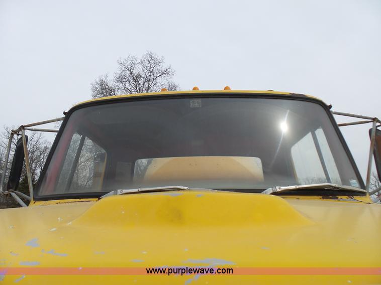 image for item BG9124 1975 Ford LN8000 mixer truck