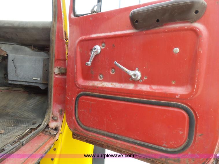 image for item BG9124 1975 Ford LN8000 mixer truck