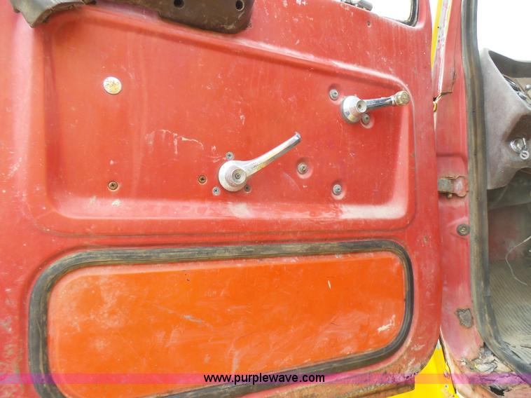 image for item BG9124 1975 Ford LN8000 mixer truck