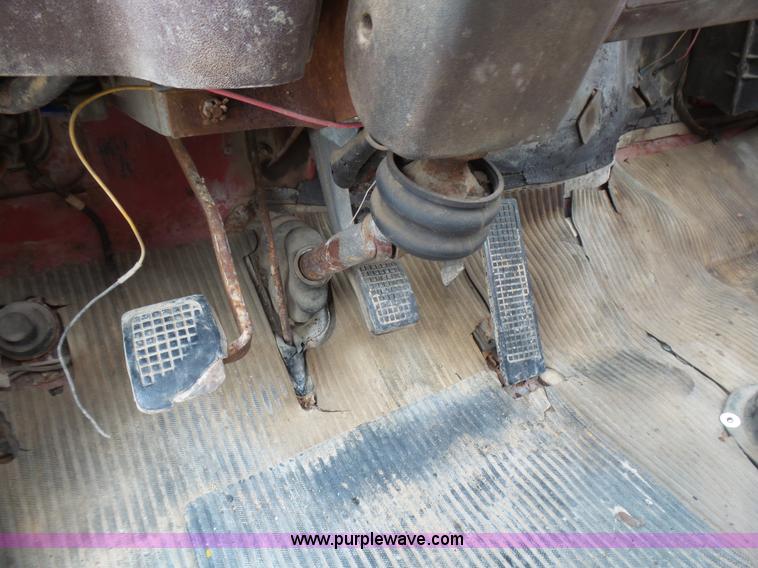 image for item BG9124 1975 Ford LN8000 mixer truck