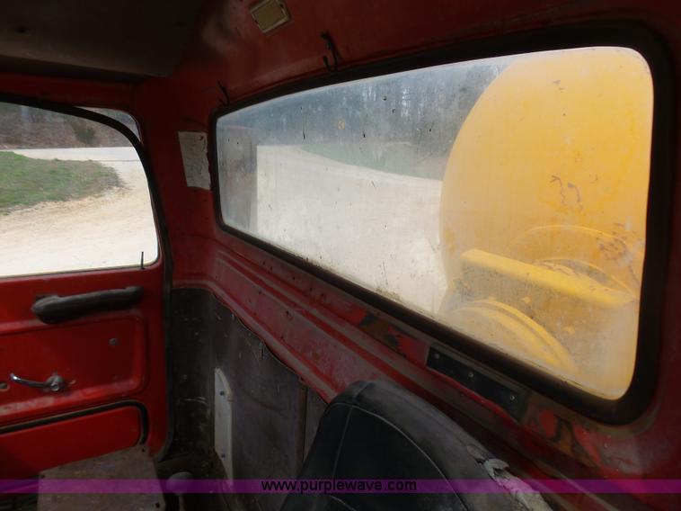 image for item BG9124 1975 Ford LN8000 mixer truck