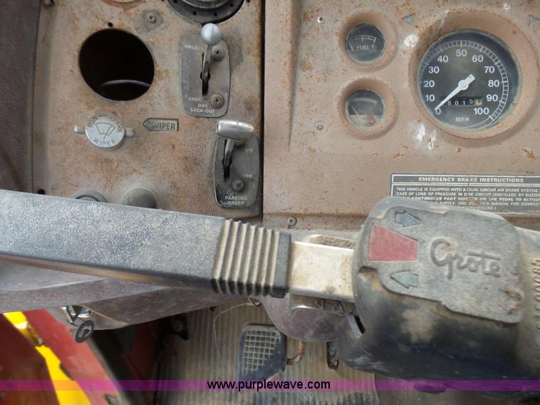 image for item BG9124 1975 Ford LN8000 mixer truck