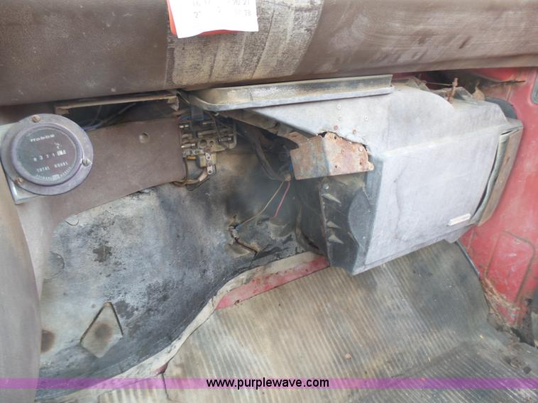 image for item BG9124 1975 Ford LN8000 mixer truck