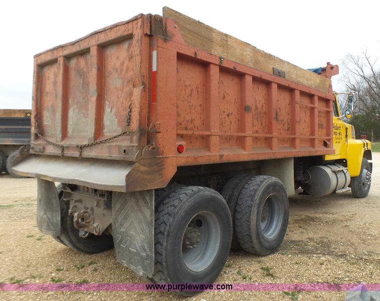 image for item BG9125 1984 Ford LTL9000 dump truck