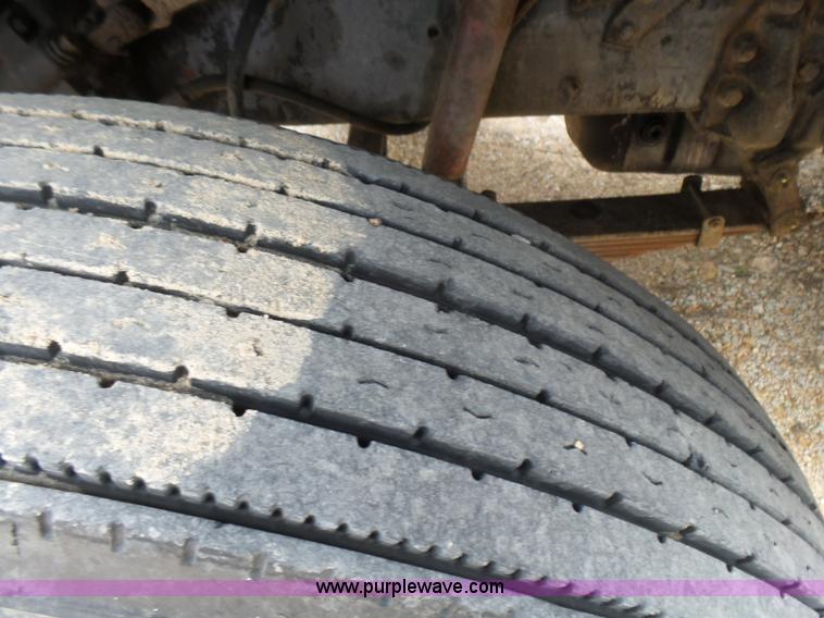 image for item BG9125 1984 Ford LTL9000 dump truck