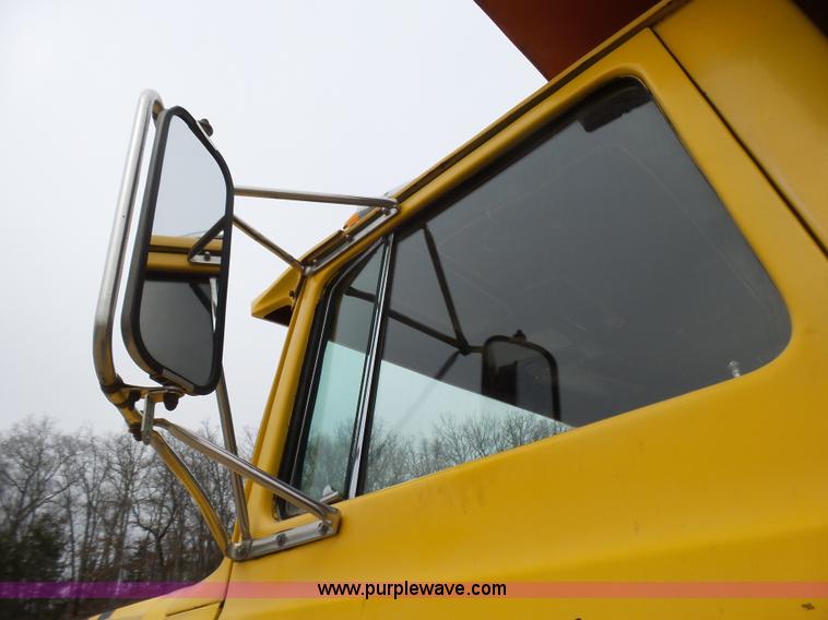 image for item BG9125 1984 Ford LTL9000 dump truck