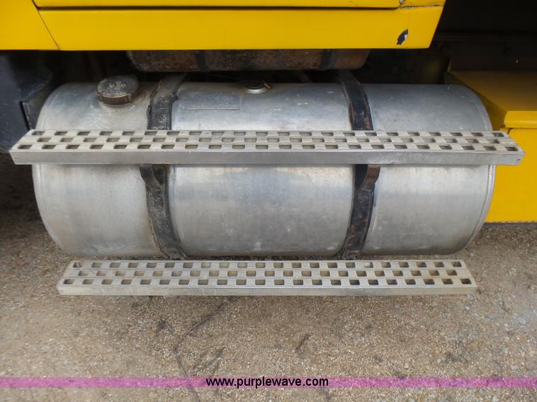 image for item BG9125 1984 Ford LTL9000 dump truck