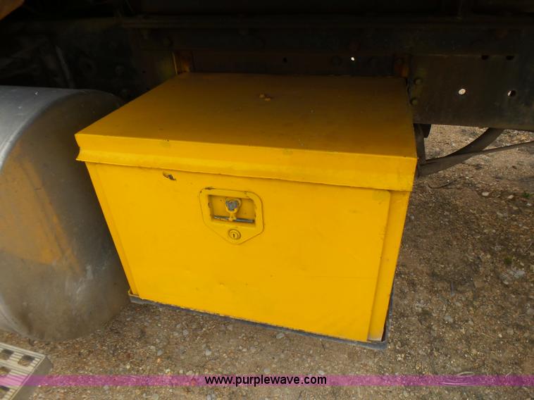 image for item BG9125 1984 Ford LTL9000 dump truck