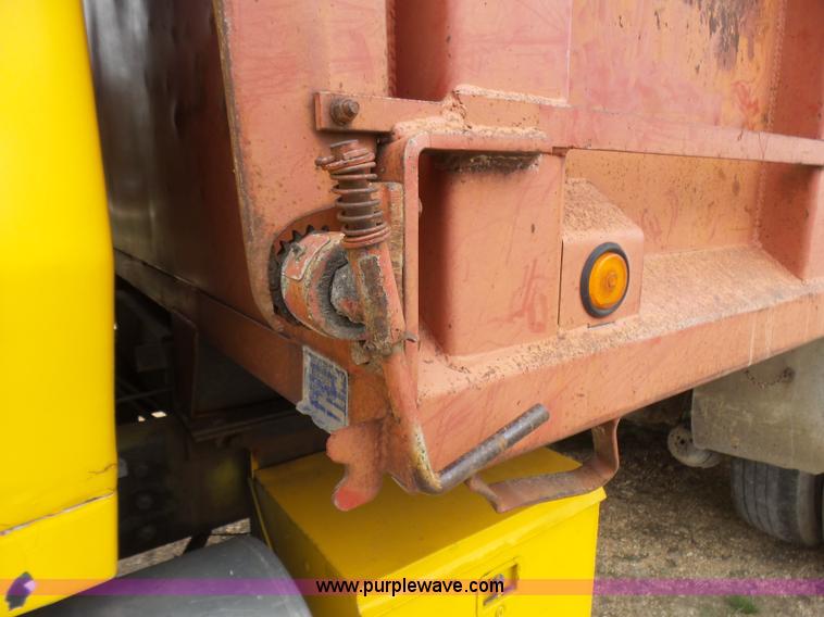 image for item BG9125 1984 Ford LTL9000 dump truck