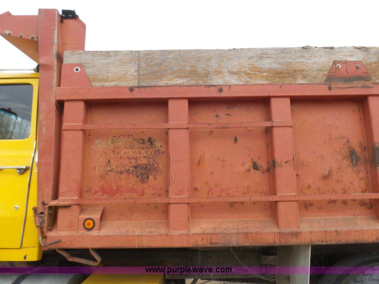 image for item BG9125 1984 Ford LTL9000 dump truck