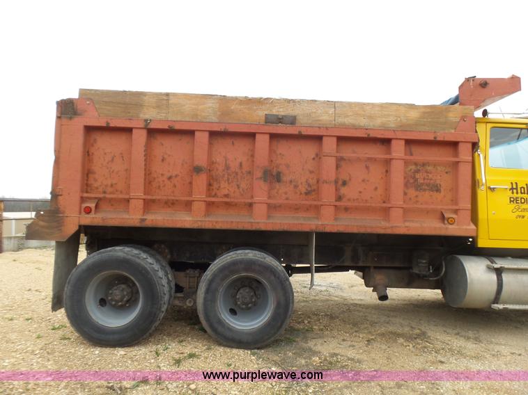 image for item BG9125 1984 Ford LTL9000 dump truck