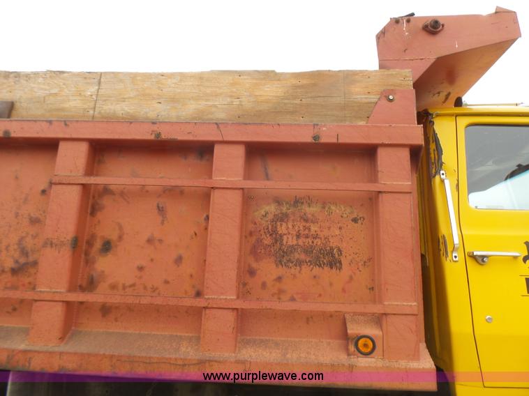image for item BG9125 1984 Ford LTL9000 dump truck