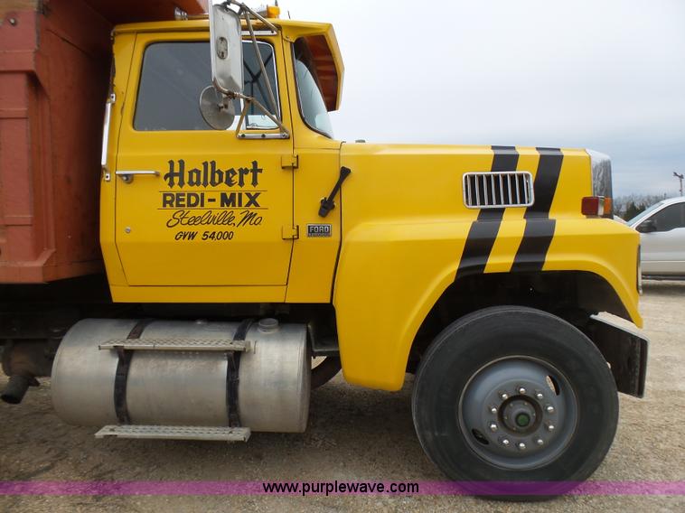 image for item BG9125 1984 Ford LTL9000 dump truck