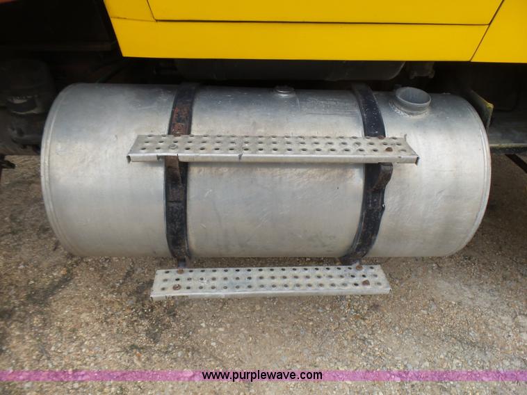 image for item BG9125 1984 Ford LTL9000 dump truck