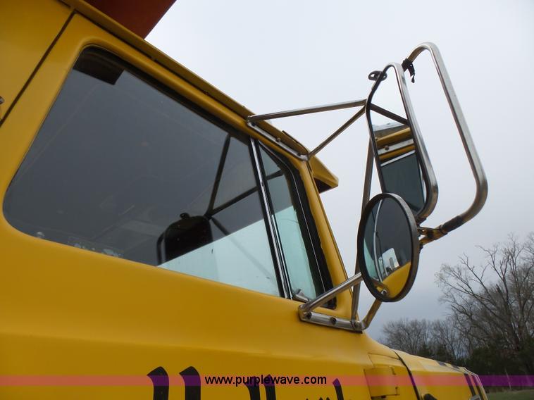 image for item BG9125 1984 Ford LTL9000 dump truck