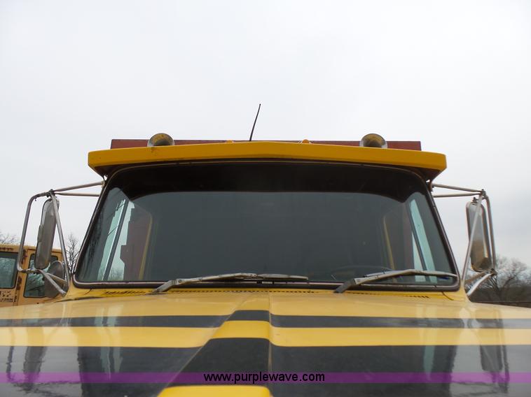 image for item BG9125 1984 Ford LTL9000 dump truck