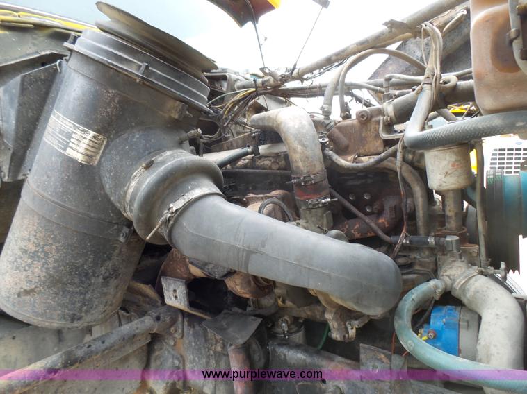 image for item BG9125 1984 Ford LTL9000 dump truck