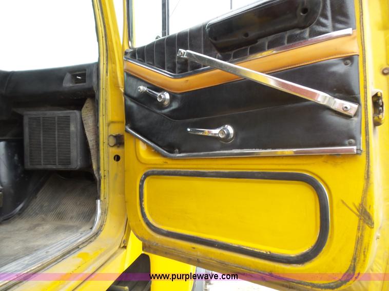 image for item BG9125 1984 Ford LTL9000 dump truck