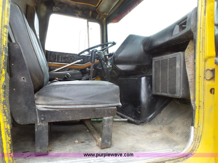 image for item BG9125 1984 Ford LTL9000 dump truck