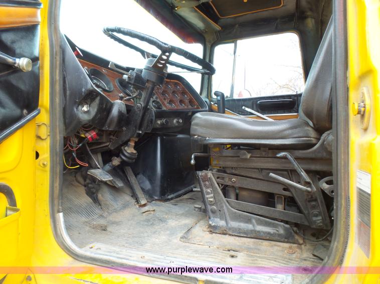 image for item BG9125 1984 Ford LTL9000 dump truck