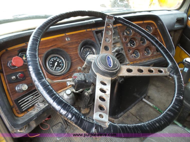 image for item BG9125 1984 Ford LTL9000 dump truck