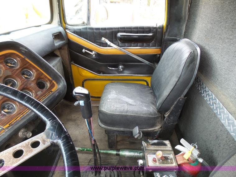 image for item BG9125 1984 Ford LTL9000 dump truck