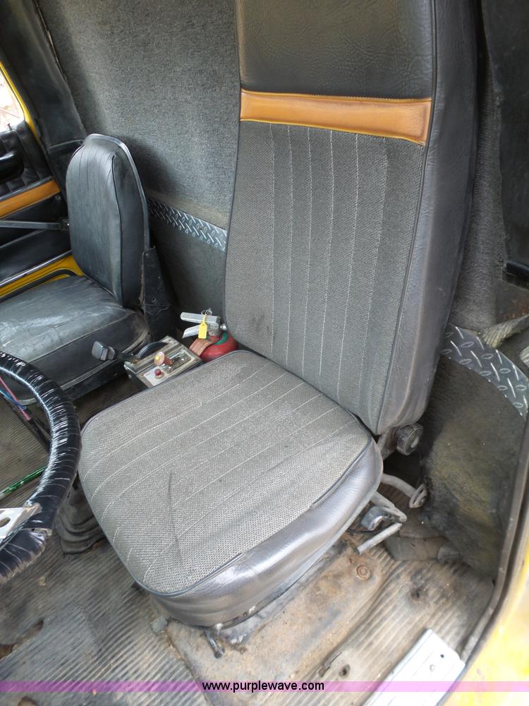 image for item BG9125 1984 Ford LTL9000 dump truck