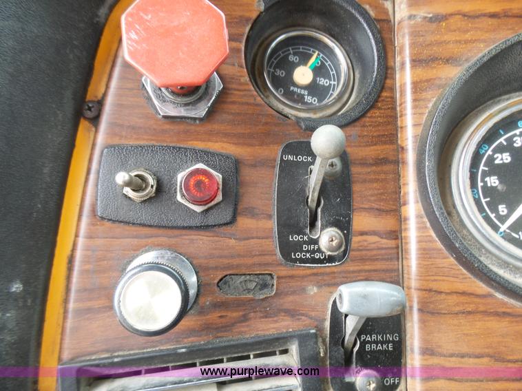 image for item BG9125 1984 Ford LTL9000 dump truck