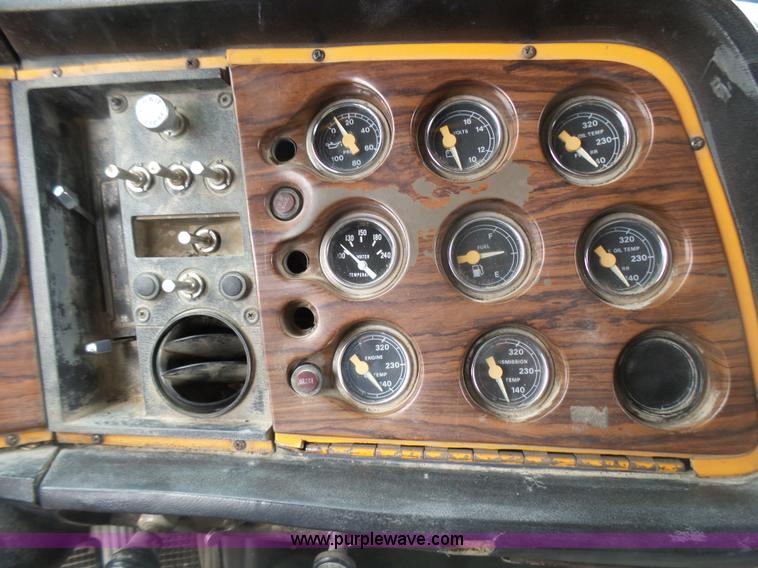 image for item BG9125 1984 Ford LTL9000 dump truck