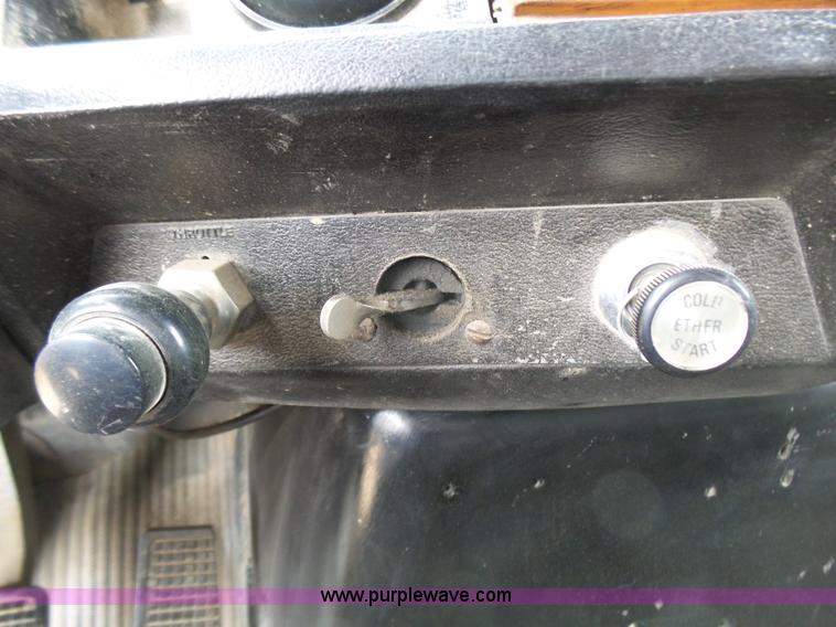 image for item BG9125 1984 Ford LTL9000 dump truck