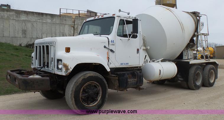 image for item BG9128 1979 International F2574 mixer truck