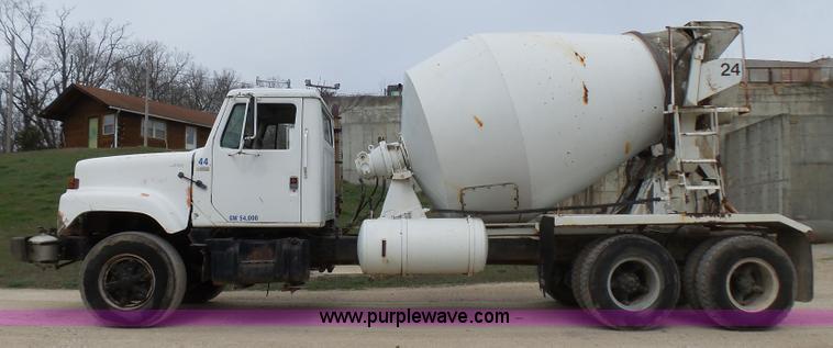 image for item BG9128 1979 International F2574 mixer truck