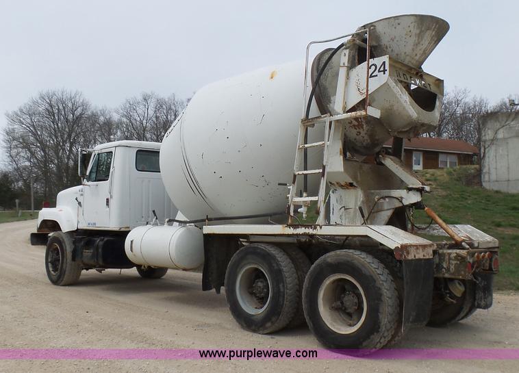 image for item BG9128 1979 International F2574 mixer truck
