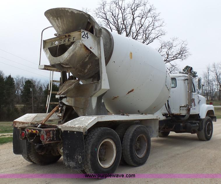 image for item BG9128 1979 International F2574 mixer truck