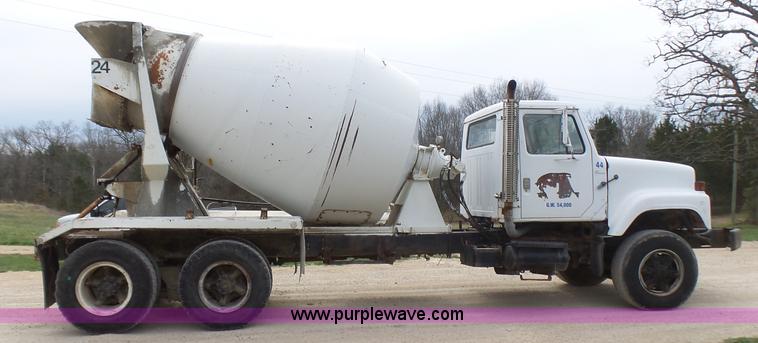 image for item BG9128 1979 International F2574 mixer truck
