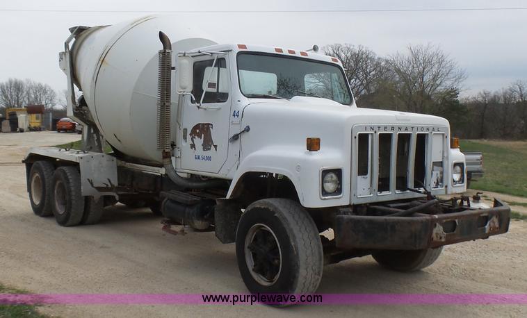 image for item BG9128 1979 International F2574 mixer truck