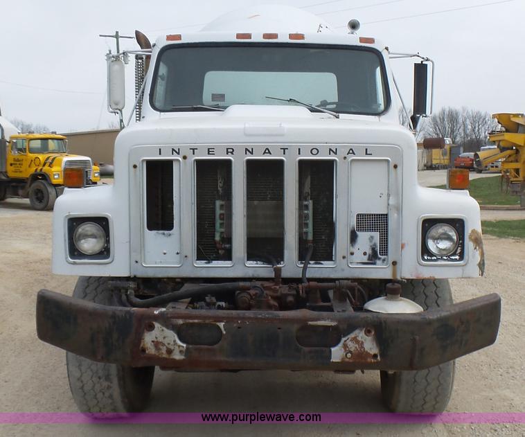 image for item BG9128 1979 International F2574 mixer truck