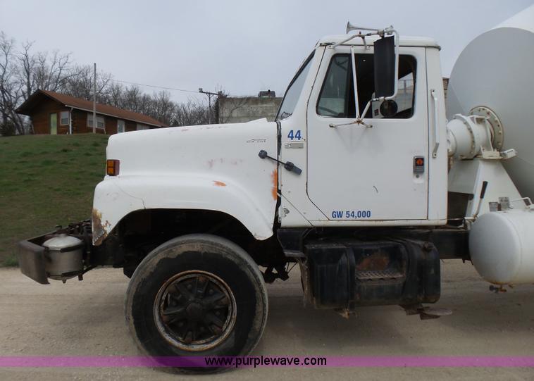 image for item BG9128 1979 International F2574 mixer truck