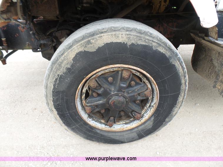 image for item BG9128 1979 International F2574 mixer truck