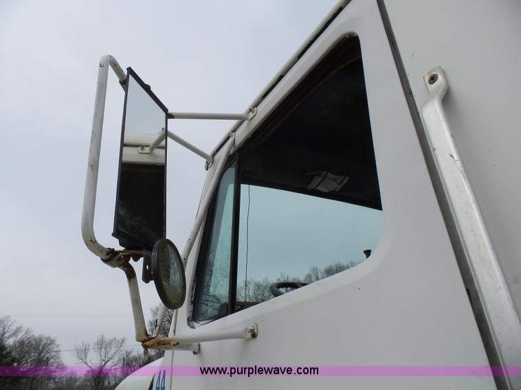image for item BG9128 1979 International F2574 mixer truck
