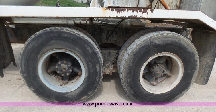 image for item BG9128 1979 International F2574 mixer truck