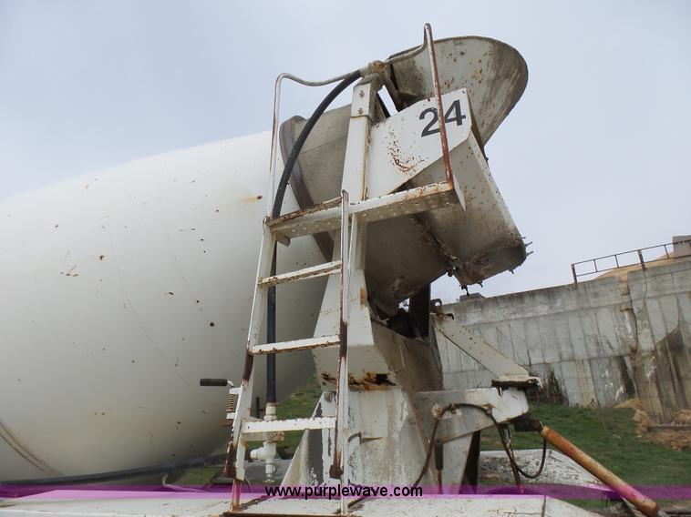 image for item BG9128 1979 International F2574 mixer truck