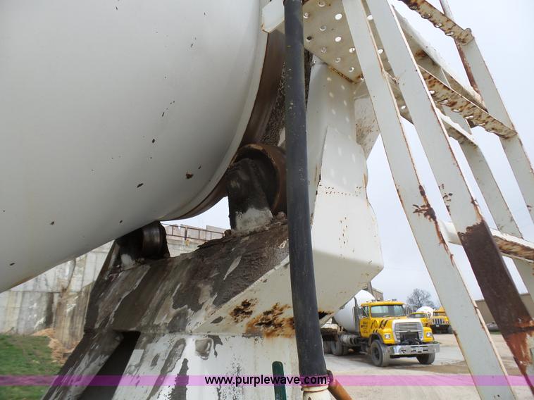 image for item BG9128 1979 International F2574 mixer truck