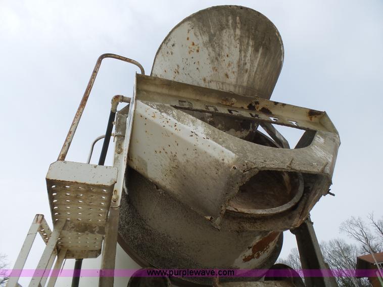 image for item BG9128 1979 International F2574 mixer truck