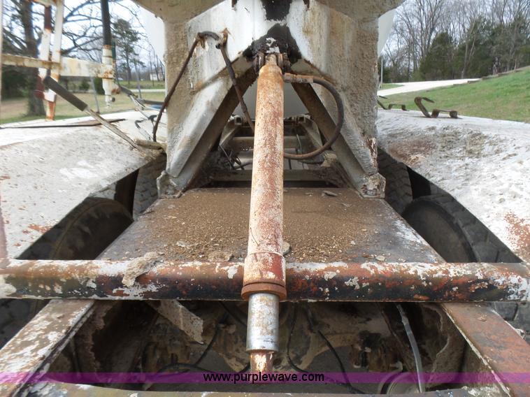 image for item BG9128 1979 International F2574 mixer truck