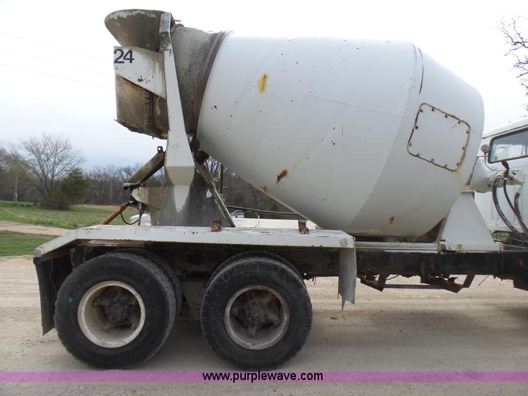 image for item BG9128 1979 International F2574 mixer truck