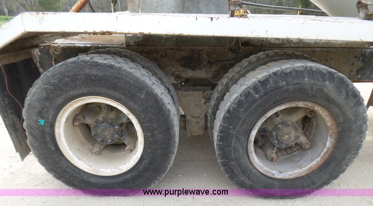 image for item BG9128 1979 International F2574 mixer truck