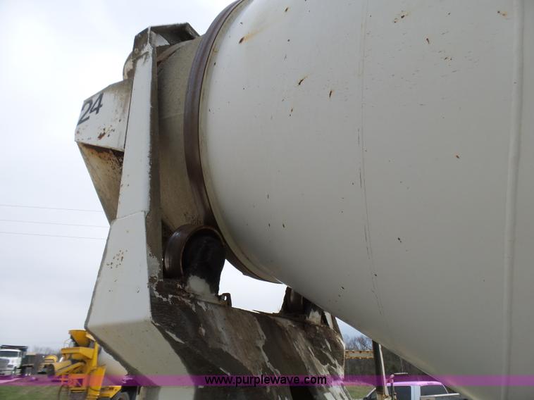 image for item BG9128 1979 International F2574 mixer truck