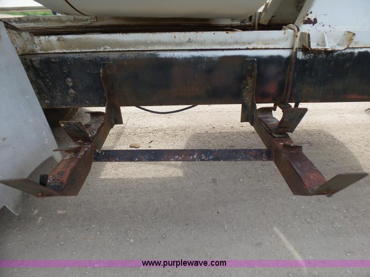 image for item BG9128 1979 International F2574 mixer truck