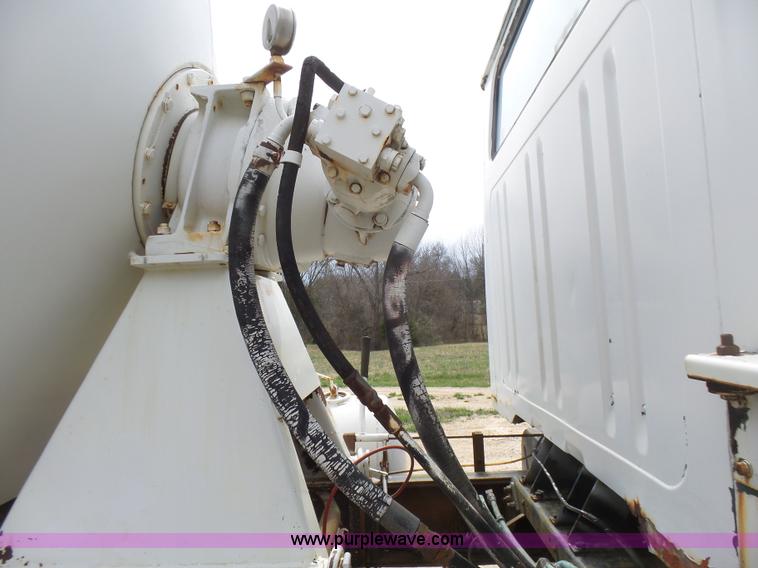 image for item BG9128 1979 International F2574 mixer truck